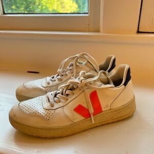 Blue and orange Vejas